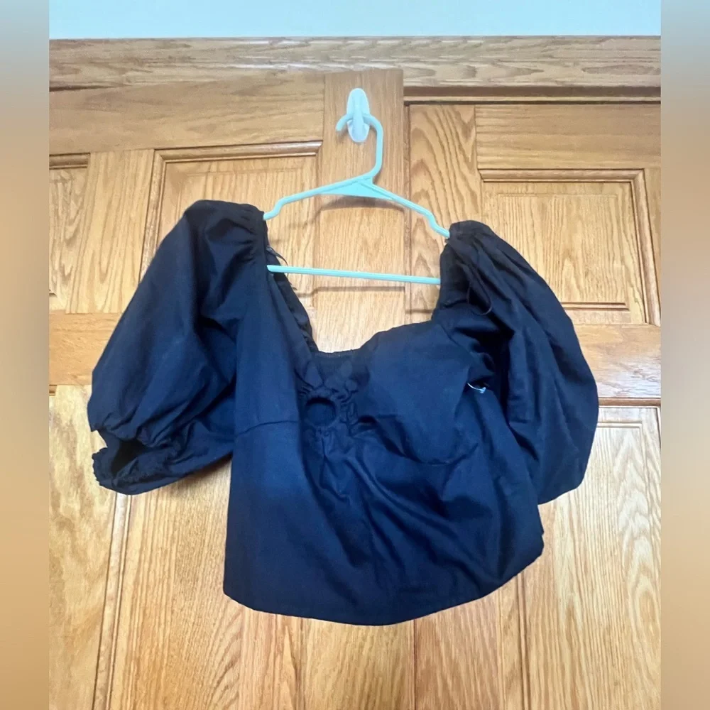 Abercrombie & Fitch - Black Puff Sleeve Crop Top